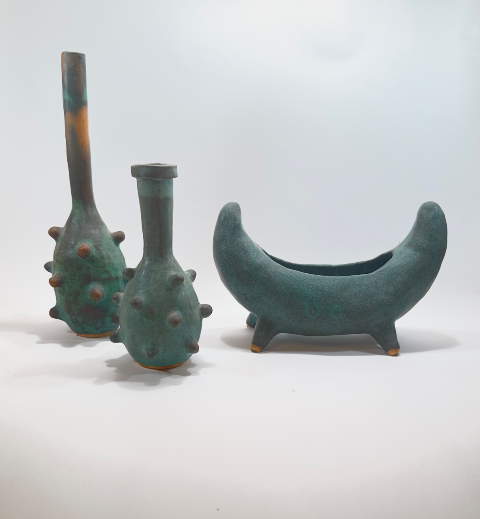 Three green vessels with crescent form